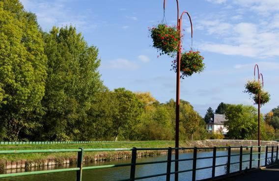 Camping Le Vallage Attigny Exteriör bild