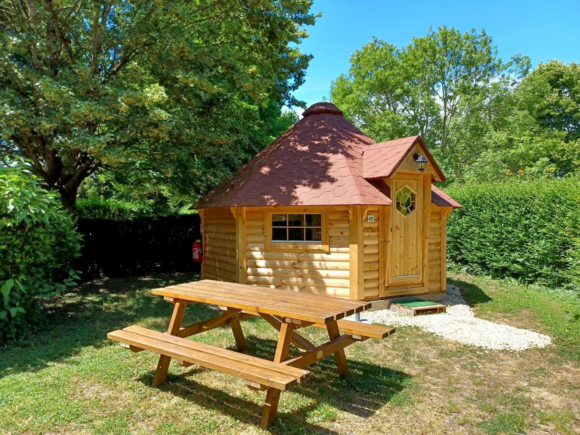 Camping Le Vallage Attigny Exteriör bild