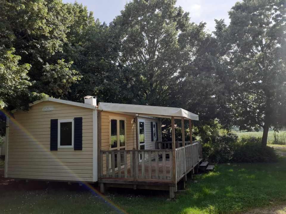 Camping Le Vallage Attigny Exteriör bild